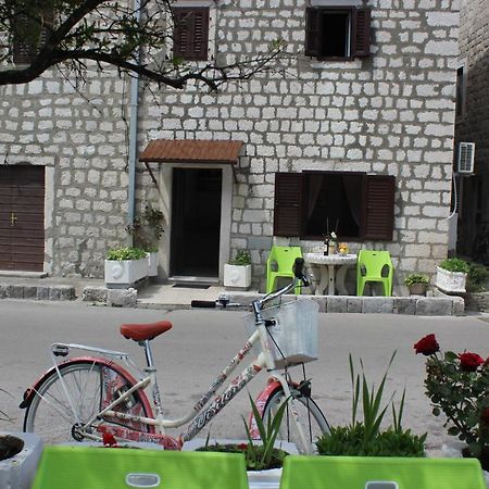 Mare E Montagna Appartement Kotor Buitenkant foto
