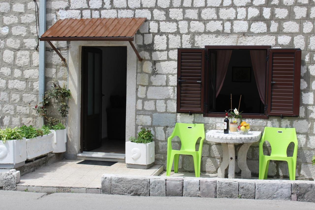Mare E Montagna Appartement Kotor Buitenkant foto